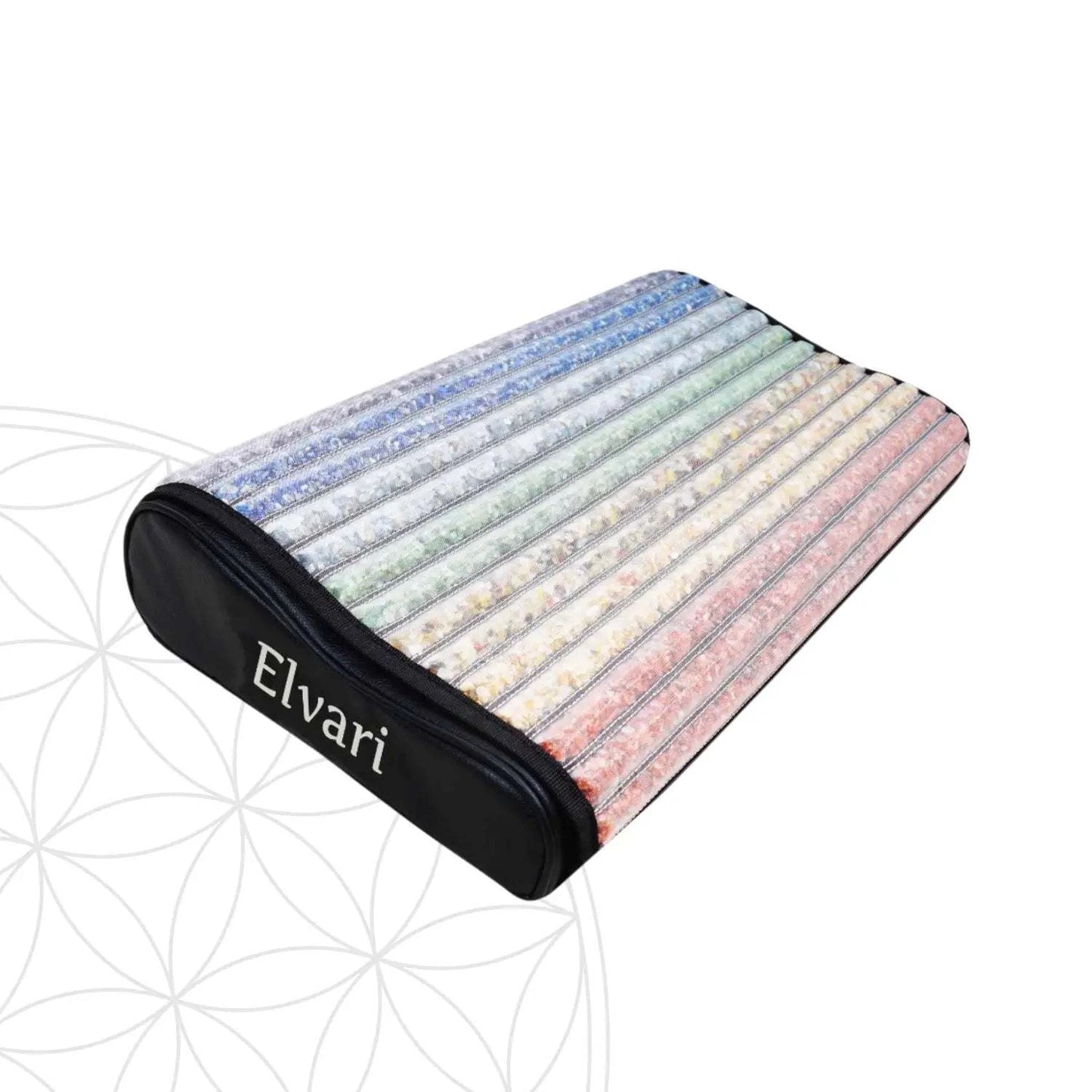 Schwarzes Elvari Kristallkissen mit bunten Kristalllinien für besseren Schlafkomfort. Jetzt Kristallkissen online kaufen und 96€ sparen.