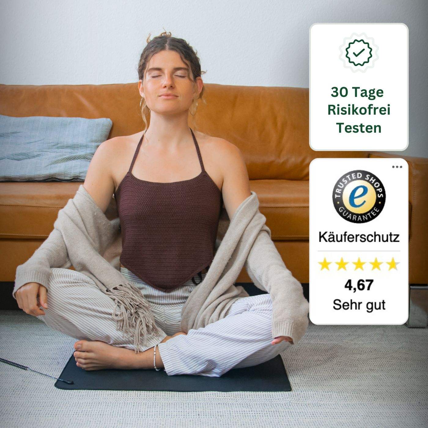 Frau meditiert auf Elvari® Erdungsmatte 60x40cm mit Trusted Shops Bewertung, perfekt für natürliche Lebensenergie im Home & Garden Bereich.